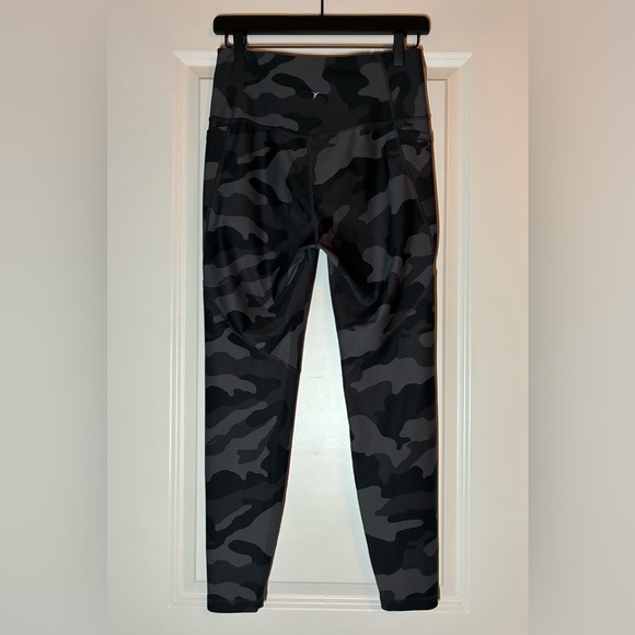 Old Navy | Powersoft Leggings & Top in Black/Gray Camo Activewear Set Size Large - Picture 4 of 10